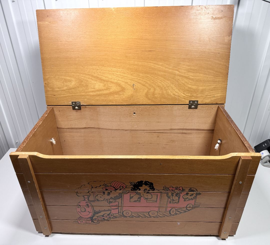 Vintage Solid Wood Toy Chest Blanket Box Storage Trunk Animal Train Design