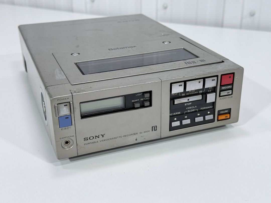 Sony SL-2000 Betamax Portable Videocassette Recorder VCR For Parts or Repair Untested