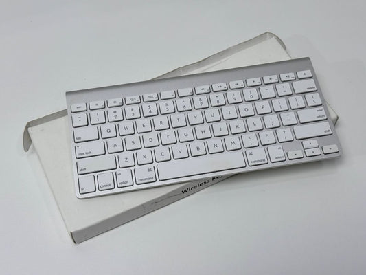 Apple Wireless Bluetooth Keyboard Model A1314 With Box Tested47