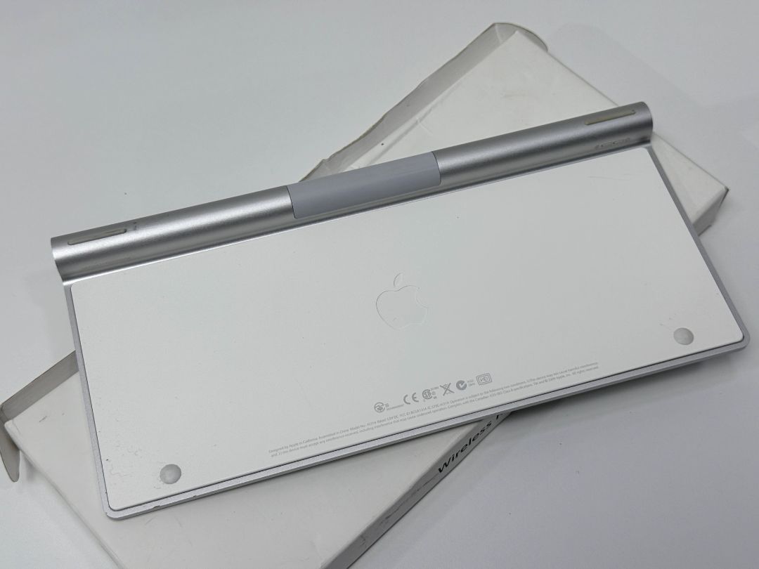 Apple Wireless Bluetooth Keyboard Model A1314 With Box Tested47