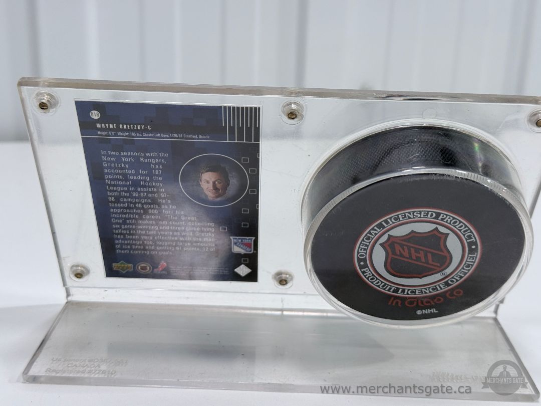 Wayne Gretzky New York Rangers Upper Deck MVP Hockey Card & Puck Display