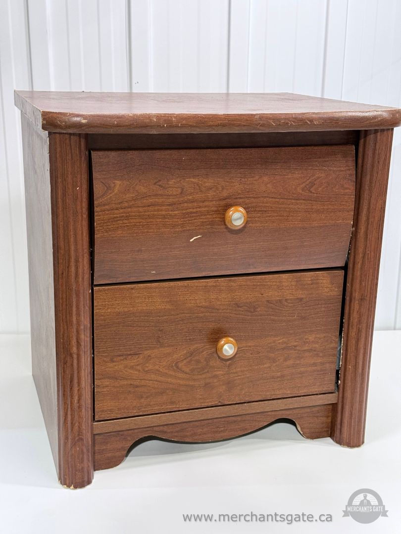 Palliser Furniture 2 Drawer Wood Nightstand Bedside Table Made in Canada