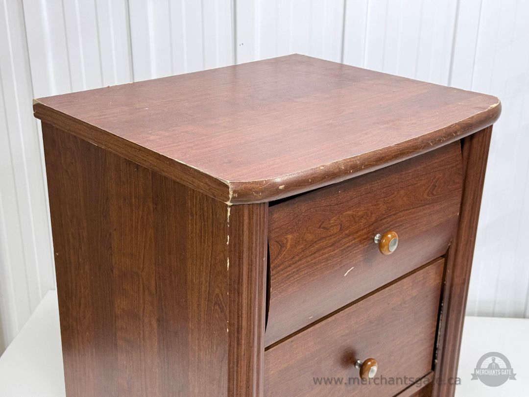 Palliser Furniture 2 Drawer Wood Nightstand Bedside Table Made in Canada