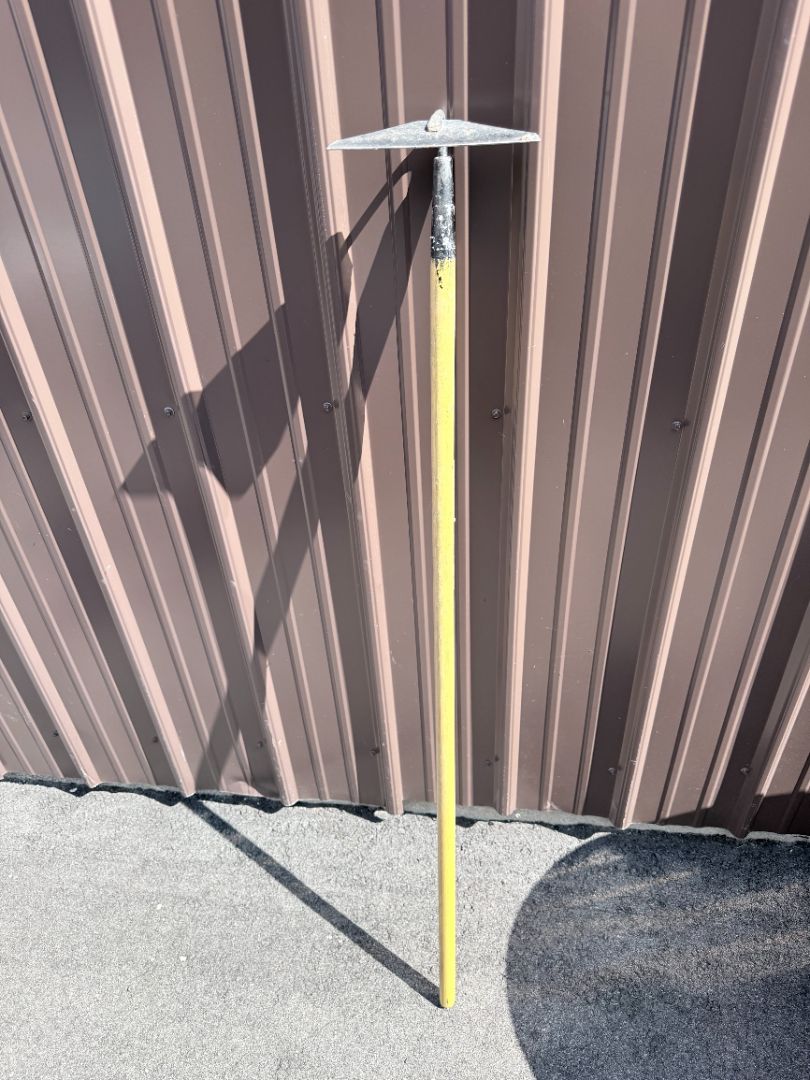 Garden Tools – Hoe, Cultivator, Shovels, Edger – $10 Each / Barrhaven
