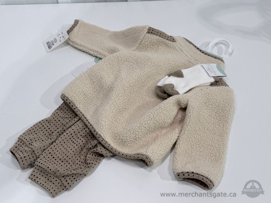 New PL Baby Collection 3-Piece Baby Outfit Set Sherpa Top Pants Socks 9 Months