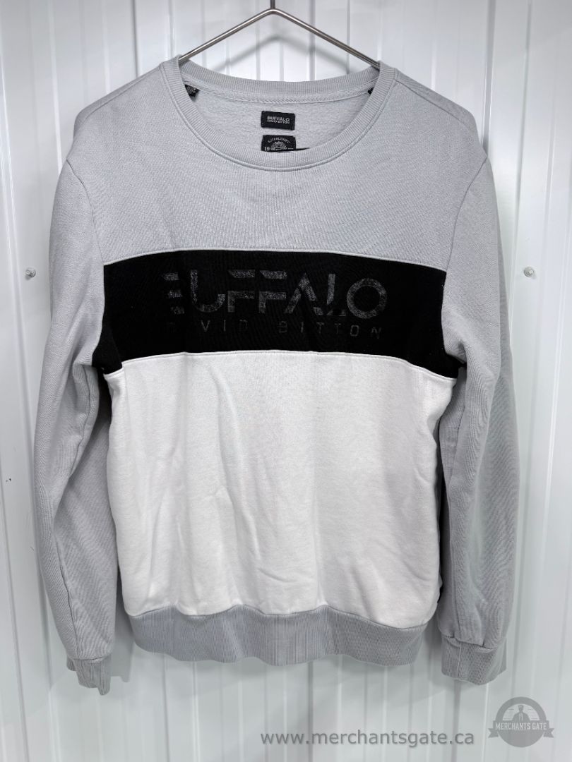Men’s XL XXL Sweater Sweatshirt and Long-Sleeve Clothing Lot – 8 Pieces