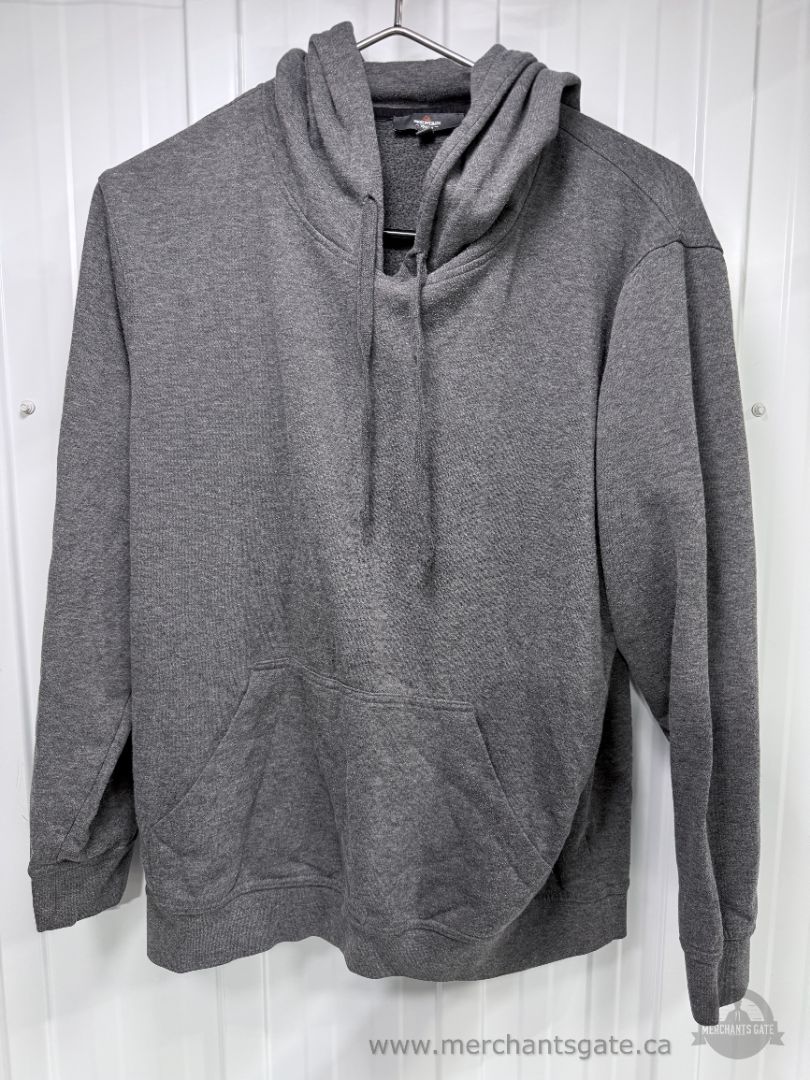 Men’s Size Large Sweater and Quarter-Zip Pullover Lot – 7 Pieces