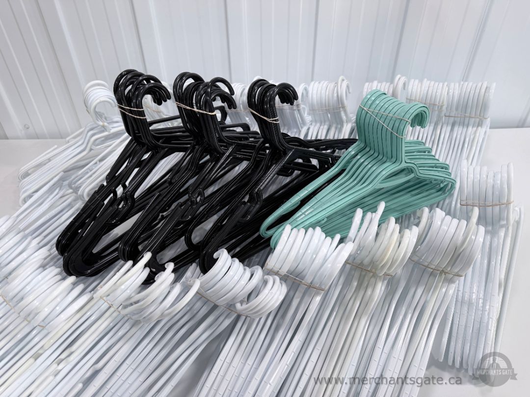 Large Lot of 200+ Plastic Clothes Hangers – Assorted Colours and Styles
