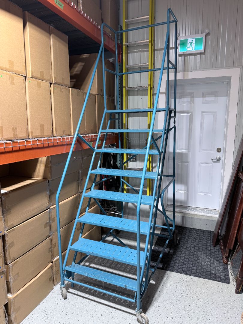Kleton 8-Step Rolling Industrial Safety Ladder with Locking Wheels – 112" High