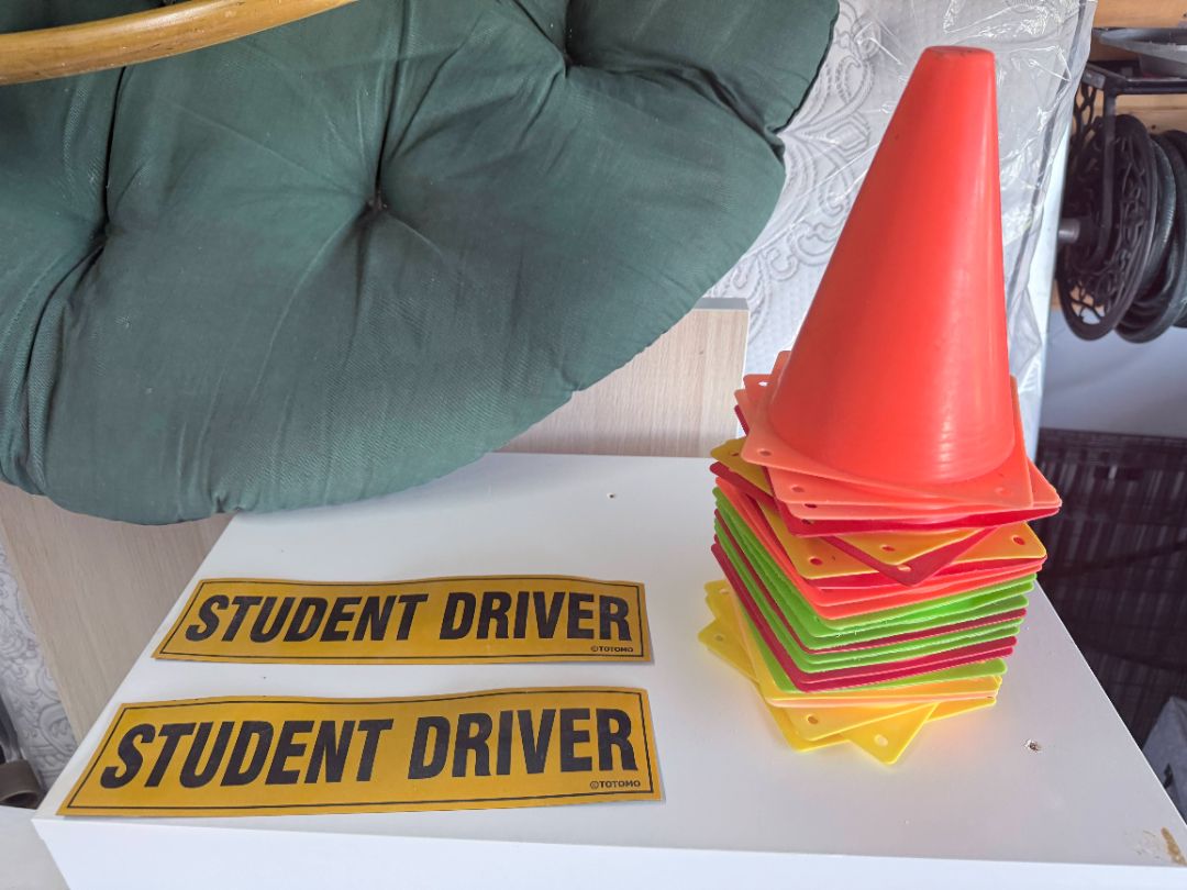 Student Driver Training Set – 2 Magnetic Signs & Assorted Traffic Cones
