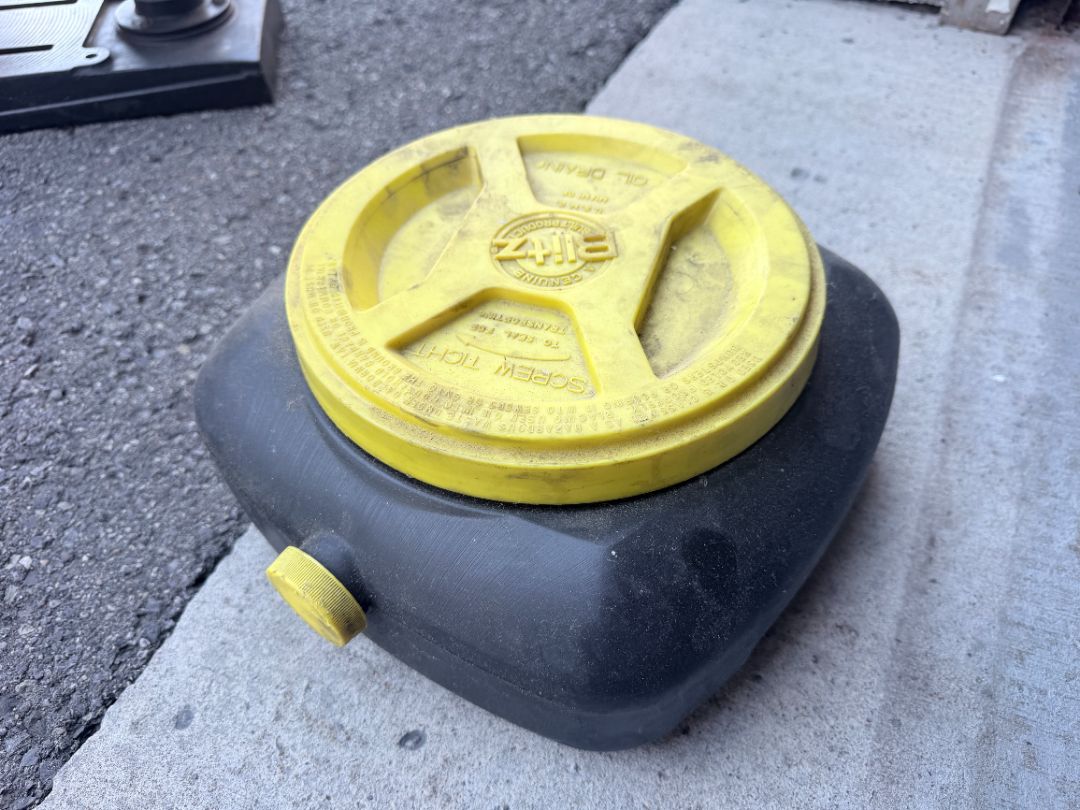Blitz Sealed Oil Drain Pan Container – Automotive Oil Change