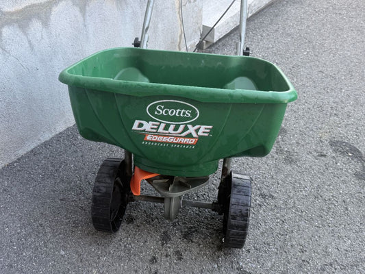 Scotts Deluxe EdgeGuard Large Broadcast Fertilizer and Seed Spreader
