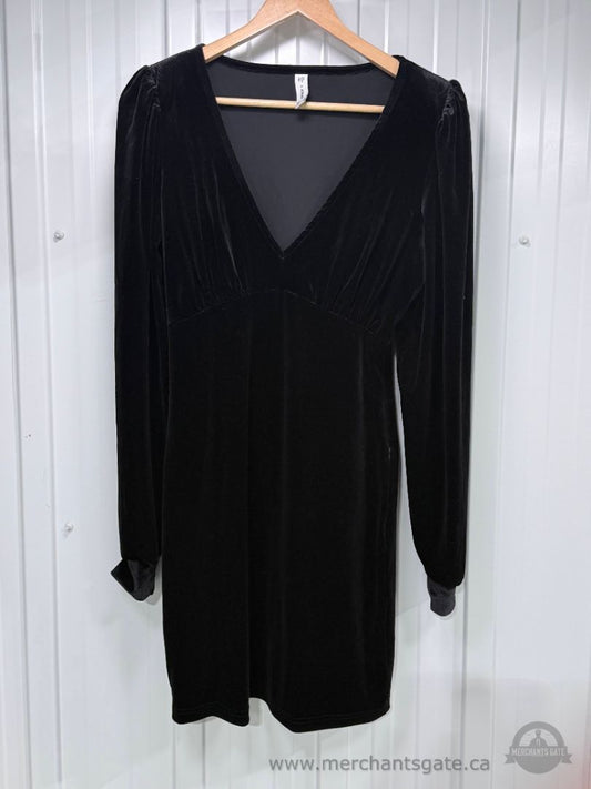 ONLY Women’s Black Velvet Velour Long-Sleeve V-Neck Dress Size 4