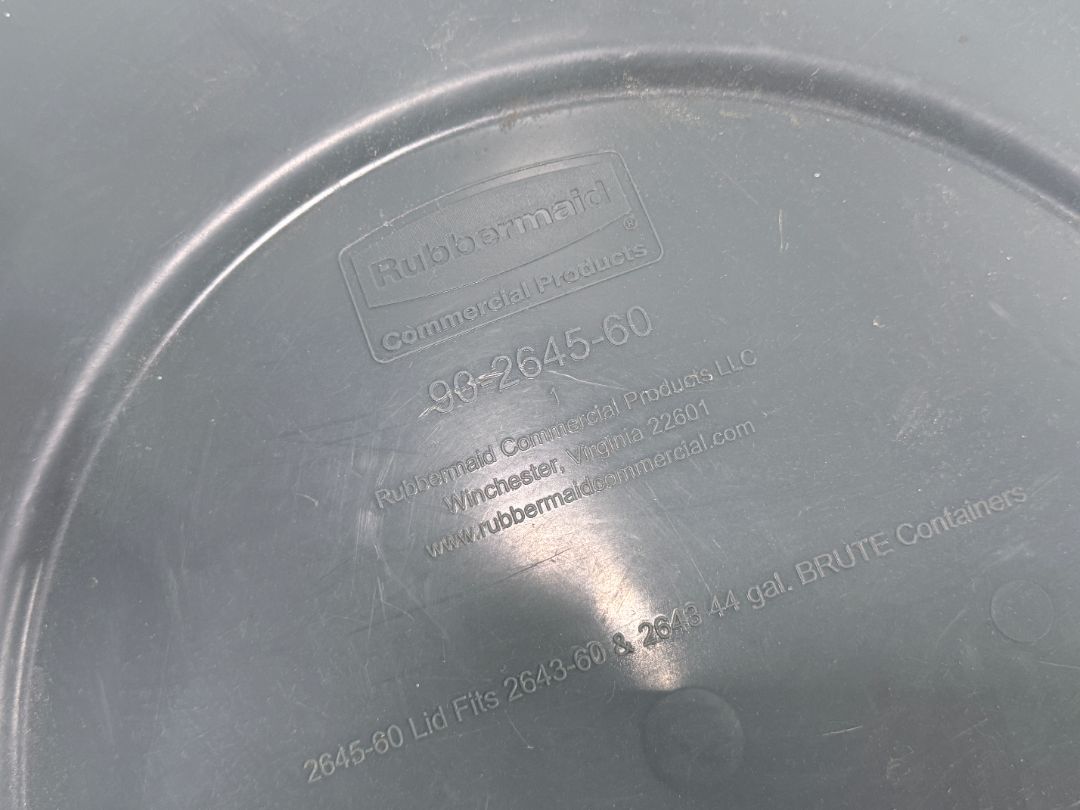 Rubbermaid BRUTE 44 Gallon Garbage Can Replacement Lid 2645-60 Grey