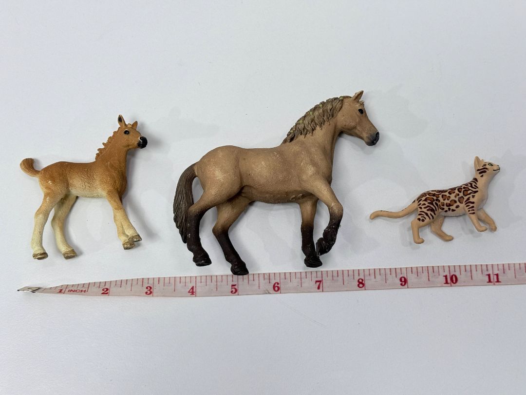 Schleich Horse Lot With Mare Foal And Cat Figures 2017 Collectible