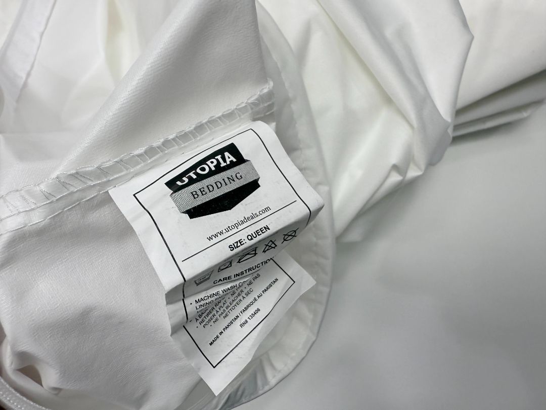 24 Pcs - Utopia Zippered Pillow Protectors – Queen Size