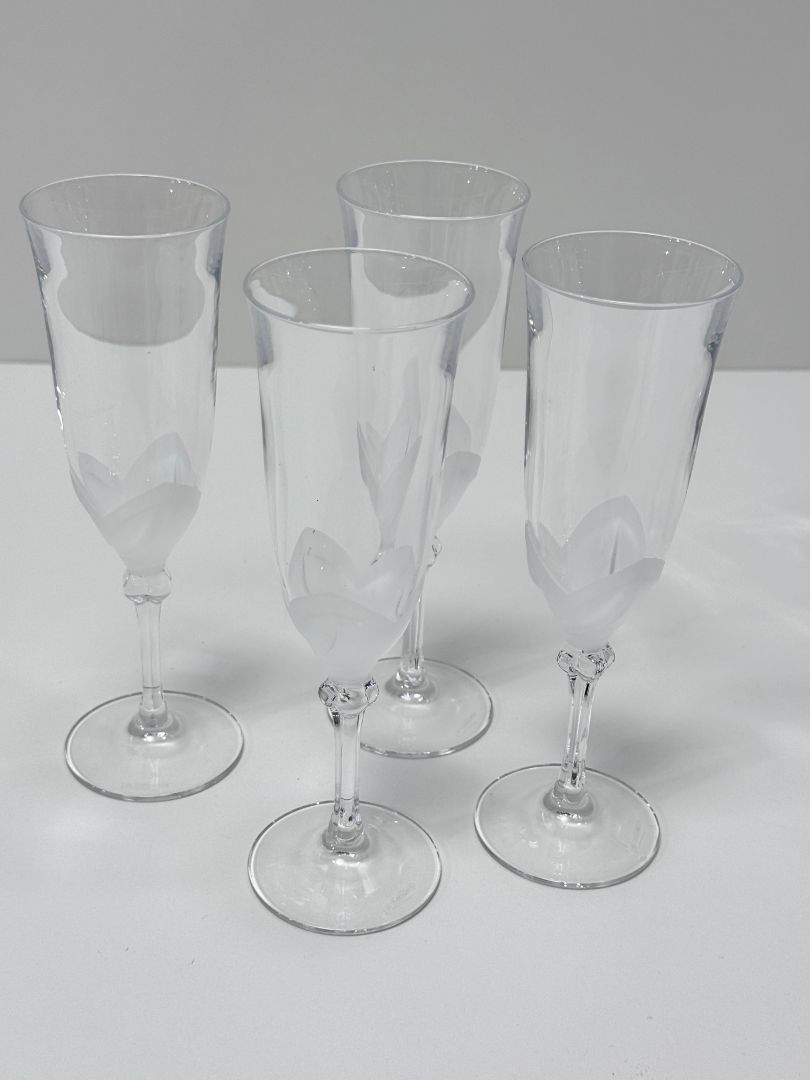 JD Durant Florence Crystal Wine Glasses Set of 4 Etched Petal Design 8 Inch Tall