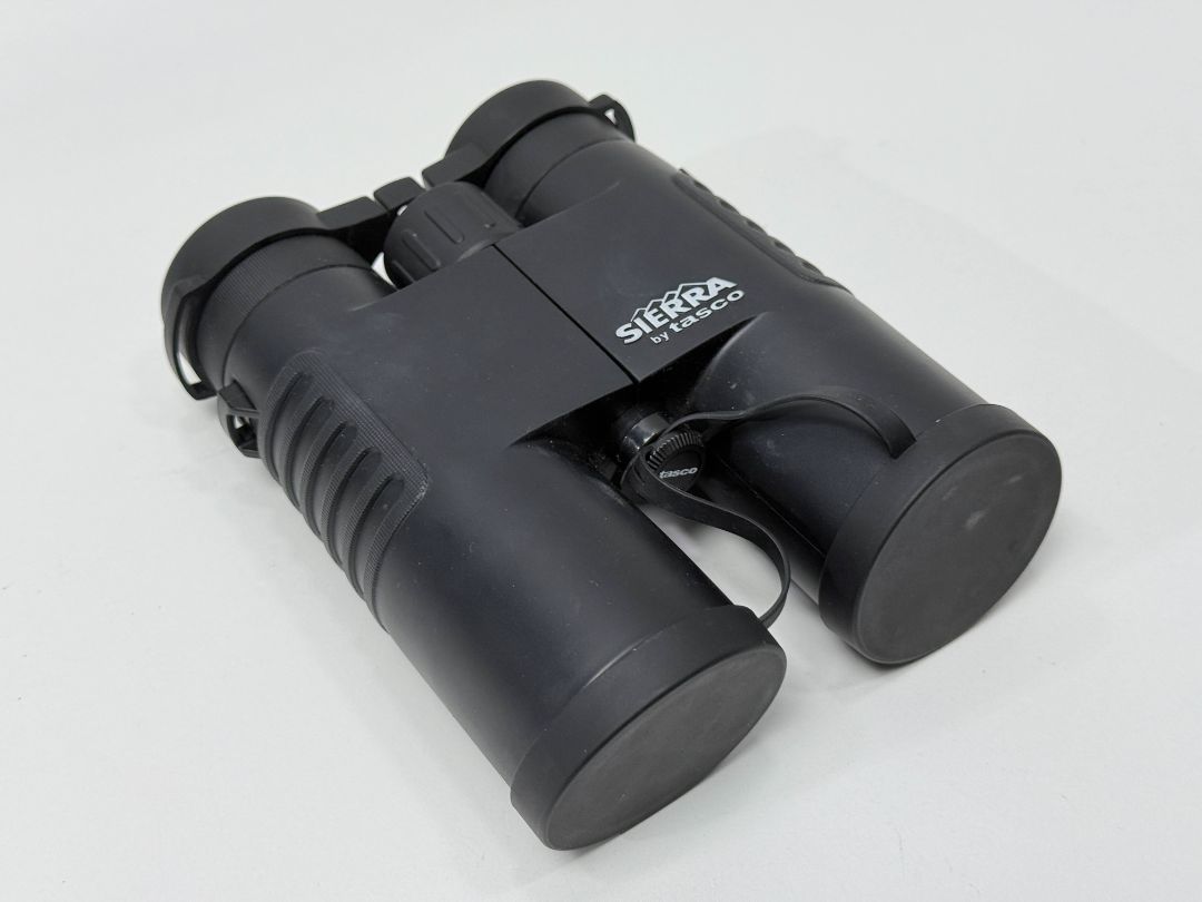 Tasco Sierra 10x42 Waterproof Binoculars With Lens Caps Rubber Grip Compact Design