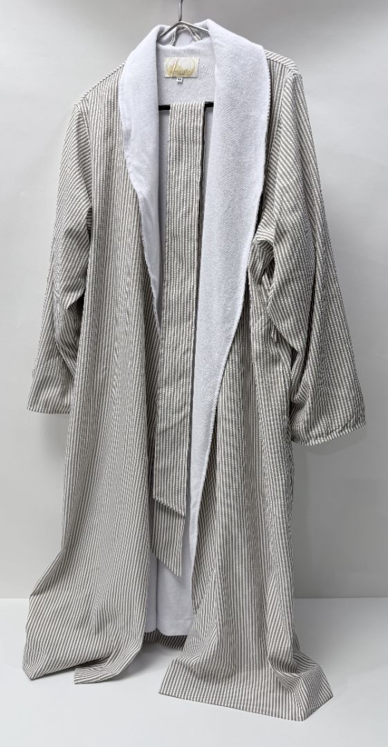 Telegraph Hill San Francisco Robe Size Medium Gray and White Stripe Plush Lined