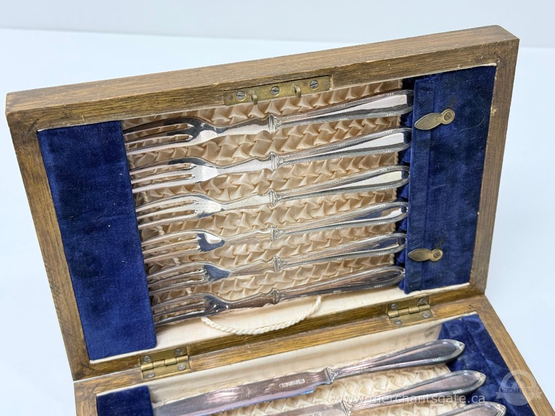 Vintage Fish Set in Wooden Case | Likely Silver Plate | Complete Service | Cutlery Box / Barrhaven