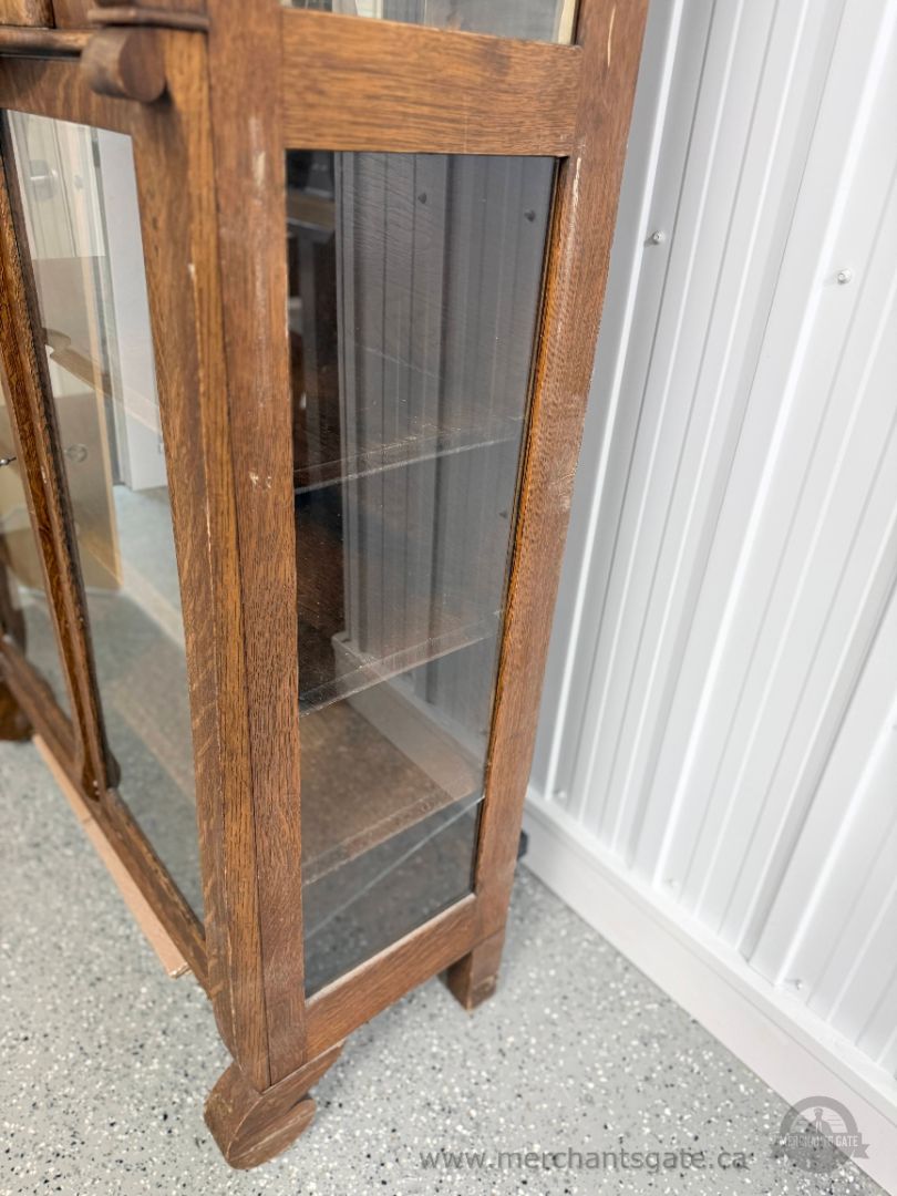 Antique Oak Curved Glass Display Cabinet with Felt Interior c.1900–1920