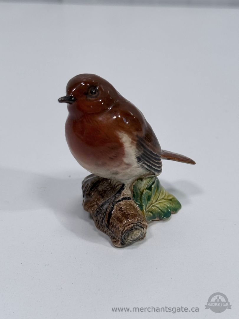 Royal Doulton Robin Figurine Bone China Bird on Log Made in England