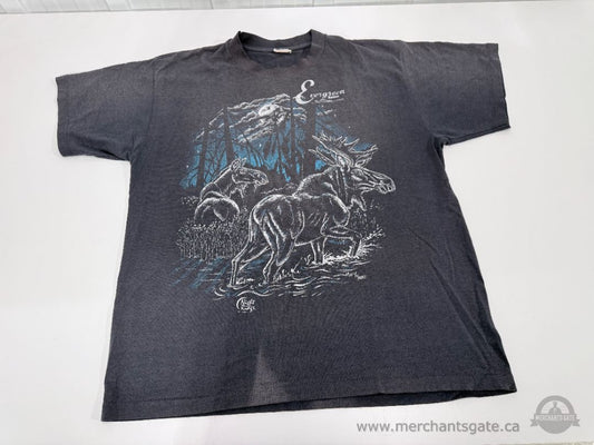 Vintage Evergreen Resort Moose T-Shirt Night Scene Graphic Canada – 1990s