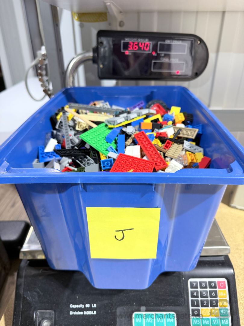 Bulk LEGO Lot 8.0 lbs Mixed Bricks Plates Panels Wheels Windows Vehicle Parts City Building Pieces TOTE J