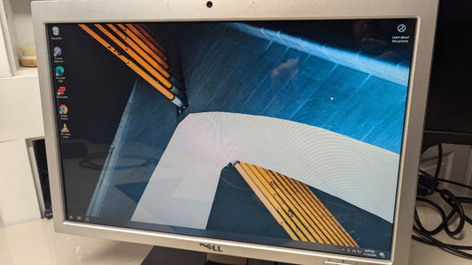 Dell OEM 20-inch WSXGA+ Flat Panel LCD Desktop Monitor Screen Display with USB Hub and Camera