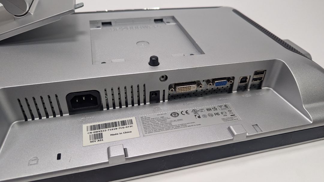 Dell OEM 20-inch WSXGA+ Flat Panel LCD Desktop Monitor Screen Display with USB Hub and Camera