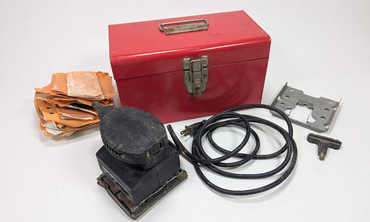 Black & Decker 1/4 Sheet Finishing Sander + Case + Sand Paper