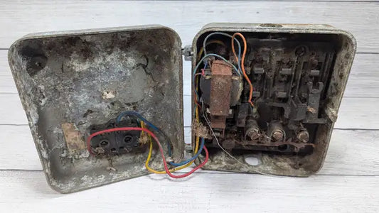 Vintage Brook Motors Ltd Type ZT3 Start Stop Wall Industrial Switch